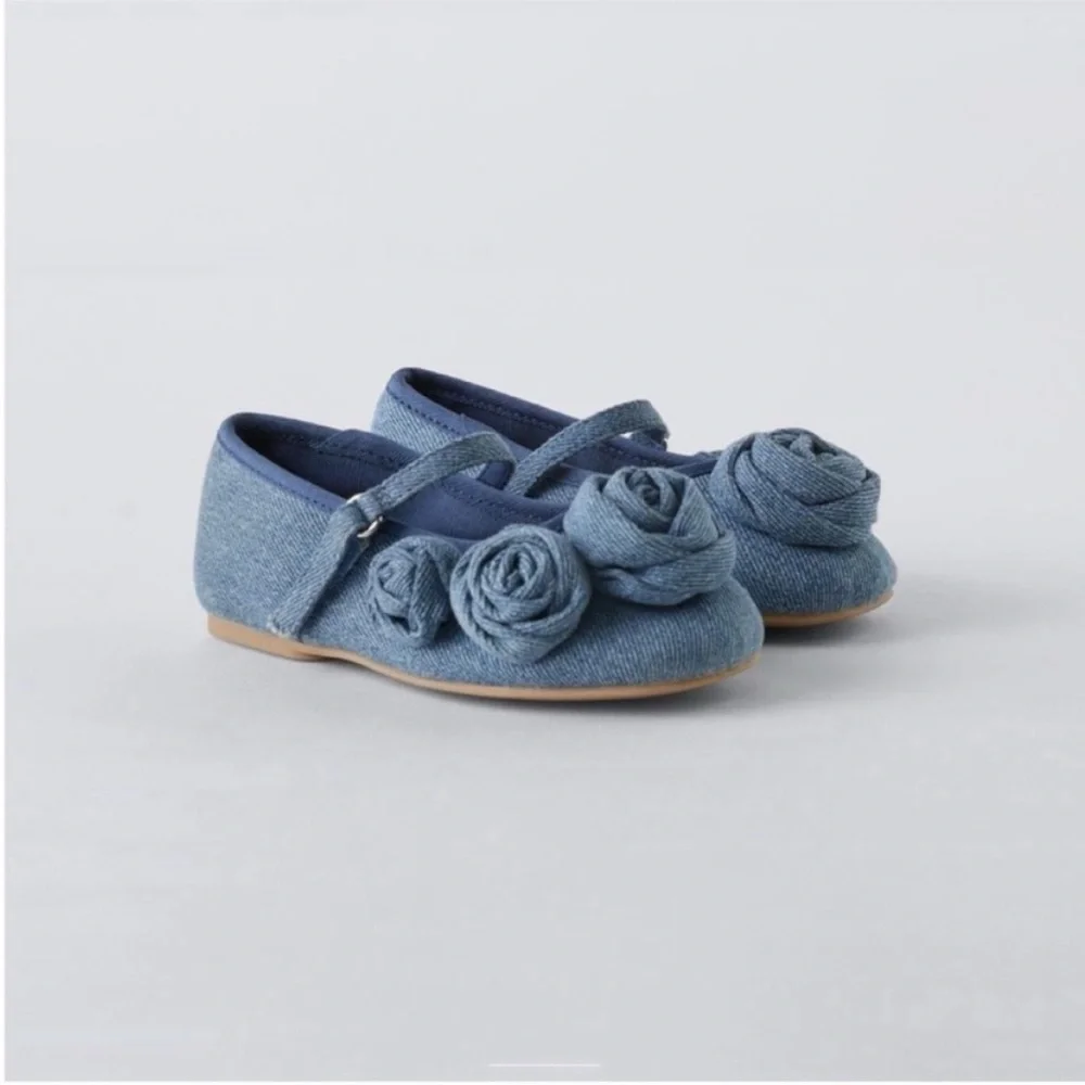 Zara kids,blue, floral denim Mary janes flats, size 7 (5.6 inches)